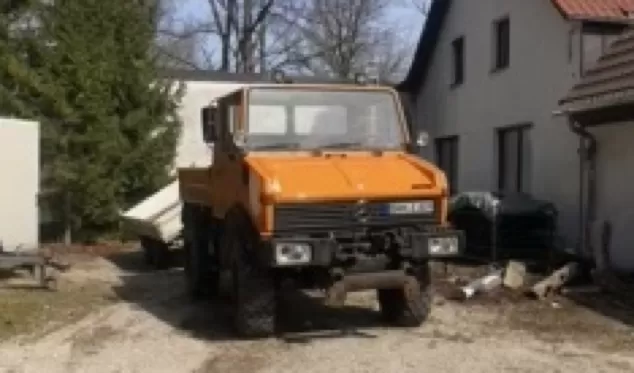 oranger Unimog