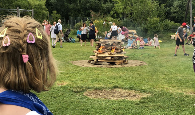Festplatz mit Lagerfeuer